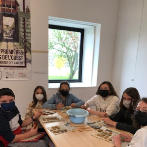 Atelier création de jetons en argile Jublains 604_607 (1).jpg